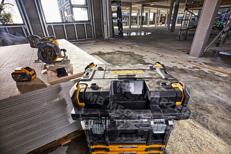 Radio ładowarka TSTAK DAB FM Bluetooth IP54 DWST1-81078-QW DEWALT
